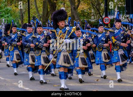 Royal Air Force Pipes & Drums ha marching band al Lord Mayor’s Show 2021 Victoria Embankment, Londra, Inghilterra. Foto Stock