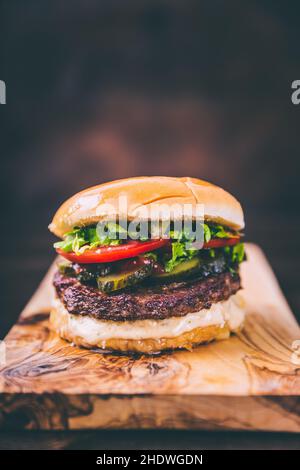 croccante, cheeseburger, cucina americana, croccanti, hamburger, hamburger, cheeseburgers, cucina americana, cucina americana Foto Stock