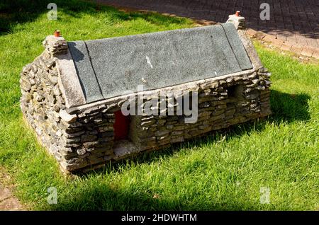 Cimitero nel cortile del municipio, Stornoway, Isola di Lewis, Ebridi esterne, Scozia, Regno Unito - 11th agosto 2012 Foto Stock