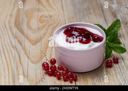 yogurt, noccioline, noccioline Foto Stock