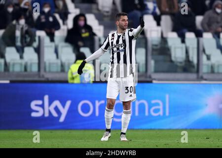 Torino, Italia. 06th Jan 2022. Rodrigo Bentancur della Juventus FC gesticola durante la Serie A match tra Juventus FC e SSC Napoli allo Stadio Allianz il 6 gennaio 2022 a Torino. Credit: Marco Canoniero/Alamy Live News Foto Stock