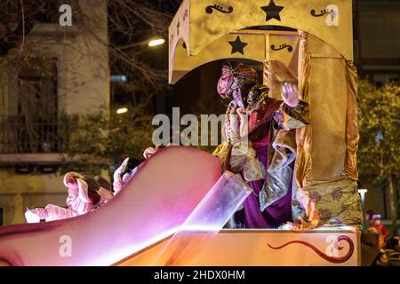 Cavalcata dei Magi 2022. Nel quartiere Sant Andreu de Palomar nella città di Barcellona. Foto Stock