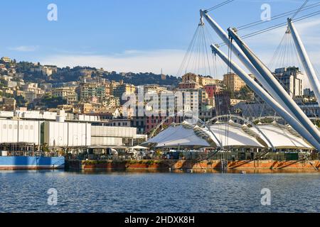 Vista sul Porto Vecchio con il Bigo e l'Acquario, strutture moderne progettate dall'architetto Renzo piano nel 1992, Genova, Liguria, Italia Foto Stock