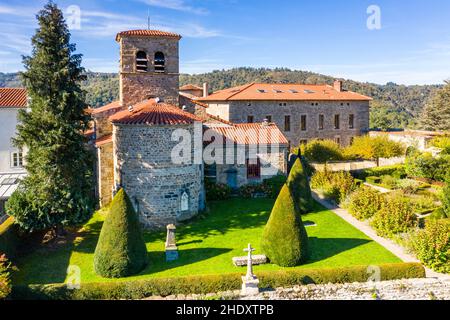 Francia, Loira, Saint Victor sur Loire, comune di Saint Etienne, chiesa di Saint-Victor in stile romanico (vista aerea) // Francia, Loira (42), Saint-VI Foto Stock