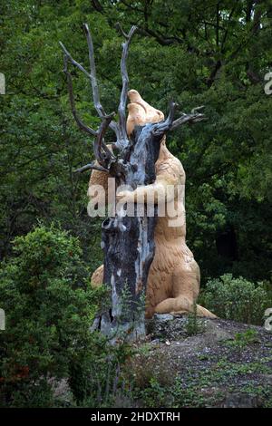 Statua a grandezza naturale di un megaterio a Crystal Palace Park, Londra, Regno Unito. Foto Stock