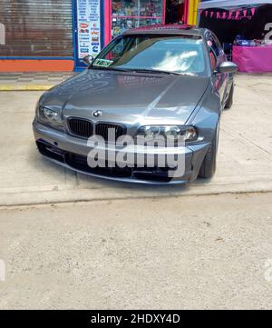 Buenos Aires, Argentina - 7 nov 2021 - High performance German compact executive grey BMW 3 Series M3 E46 coupé 2000s. Vista frontale. Griglia. Expo Warne Foto Stock