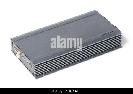 Potente amplificatore a bassa frequenza per auto per sistema di casse isolato su bianco Foto Stock