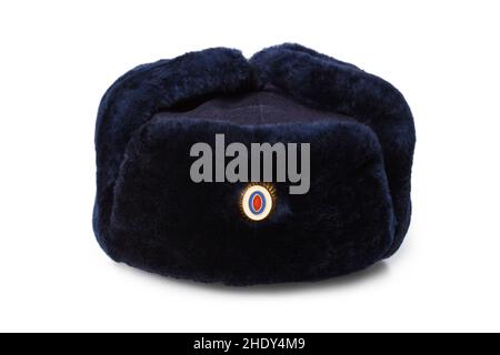 Uniforme cappello di poliziotto invernale in Russia isolato su bianco Foto Stock
