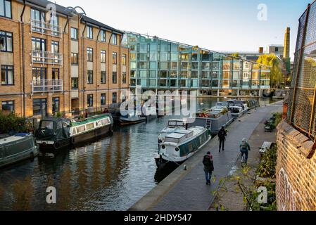 Regents Canal, Islington, Londra, Regno Unito. Foto Stock