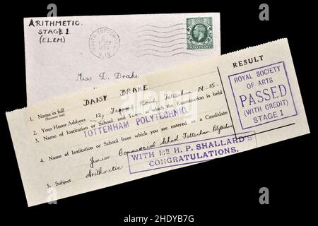 Risultati dell'esame ricevuti attraverso il post del Tottenham Polytechnic, 1936 - aritmetica (Pass) Foto Stock