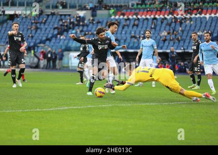 Roma, Italia. 06th Jan 2022. Italia: Serie A. allo Stadio Olimpico di Roma Lazio ed Empoli Tide 3-3 per la partita 20th della Serie A. in questa foto Guglielmo Vicario (Foto di Paolo Pizzi/Pacific Press) Credit: Pacific Press Media Production Corp./Alamy Live News Foto Stock