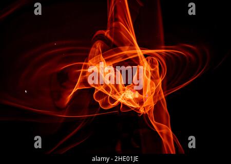 pallone arancione isolato su sfondo nero Foto Stock