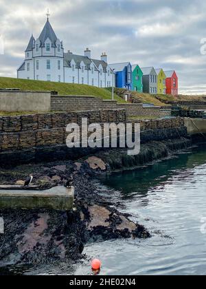 John o' Groat's House (ora un hotel) a John o'Groats in Caithness, sulla costa settentrionale della Scozia. John o' Groats si trova sul Northeaster della Gran Bretagna Foto Stock