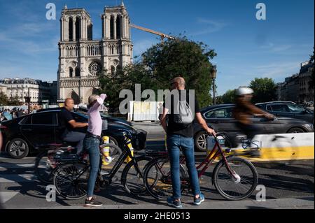 Illustrazione di ciclisti, piste ciclabili e piste ciclabili corona a Parigi, il 2021 settembre. Foto di Mylene DeRoche/ABACAPRESS.COM Foto Stock