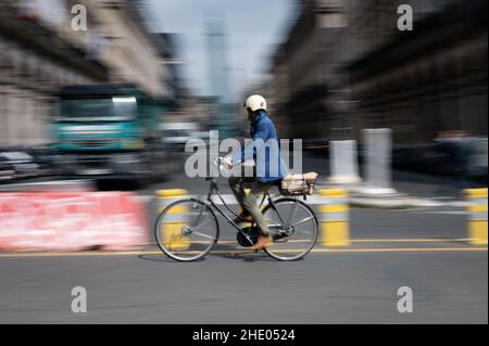 Illustrazione di ciclisti, piste ciclabili e piste ciclabili corona a Parigi, il 2021 settembre. Foto di Mylene DeRoche/ABACAPRESS.COM Foto Stock