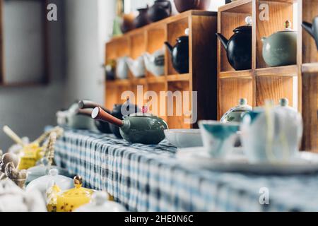 Utensili da cucina nel negozio di articoli per la casa Foto Stock