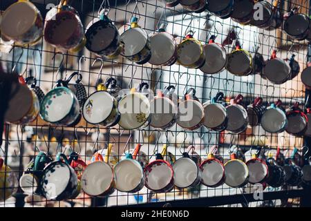 Utensili da cucina nel negozio di articoli per la casa Foto Stock