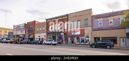 Ludington, Michigan, USA - 22 ottobre 2021: Il quartiere degli affari su Ludington Avenue Foto Stock