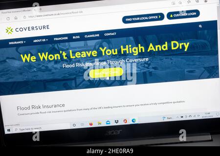 Sito Web della società Coversure Insurance Services sullo schermo di un computer portatile. Pagina assicurazione rischio alluvione. Foto Stock