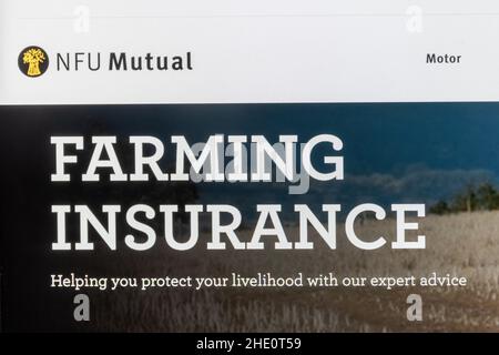 Sito web della NFU Mutual Insurance Company su un computer portatile, Regno Unito. Pagina di assicurazione agricola - protegga il vostro sostentamento. Foto Stock