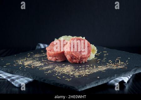 cotechino e purè di patate in primo piano Foto Stock