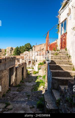 Vecchie case rurali del villaggio di San Fratello, Sicilia, Italia Foto Stock