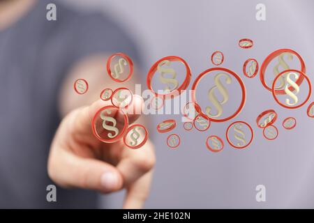 La mano del maschio che punta ai paragrafi illustrati di legge Foto Stock