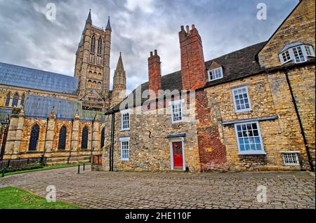 Regno Unito, Lincolnshire, Cattedrale di Lincoln e 27 Minster Yard Foto Stock