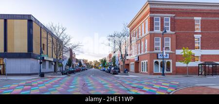 Mount Pleasant, Michigan, Stati Uniti d'America - 22 ottobre 2021: Il quartiere degli affari su Main Street Foto Stock