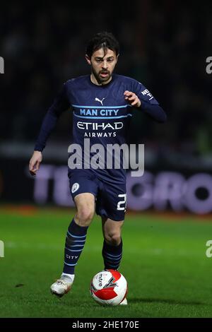 Swindon, Regno Unito. 07th Jan 2022. Bernardo Silva di Manchester City in azione. La Emirates fa Cup, partita a 3rd, Swindon Town / Manchester City presso l'Energy Check County Ground di Swindon, Wiltshire, venerdì 7th gennaio 2022. Questa immagine può essere utilizzata solo per scopi editoriali. Solo per uso editoriale, licenza richiesta per uso commerciale. Nessun uso in scommesse, giochi o un singolo club/campionato/player pubblicazioni. pic di Andrew Orchard/Andrew Orchard sport fotografia/Alamy Live news credito: Andrew Orchard sport fotografia/Alamy Live News Foto Stock