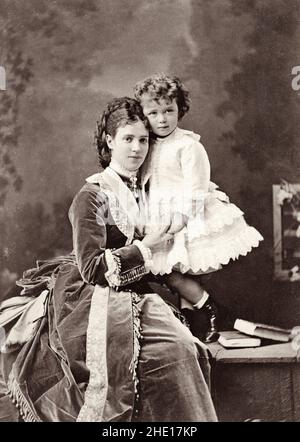 La Dinastia Romanov - il futuro Tsar Nicholas II, qui proprio Nicholas Romanov con sua madre Maria Fyodorovna (Principessa Dagmar di Danimarca) Foto Stock