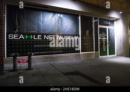 Seattle, Stati Uniti. 7 Jan 2022. Il nuovo museo NFT di Seattle nel quartiere di Belltown al 2123-B 1st Ave. Il nuovo museo digitale è previsto per l'apertura il 14th gennaio, appena a nord del centro. L'arte digitale a token non-fungibile è in crescita sostanzialmente l'anno scorso, alcuni pezzi di vendita per milioni di dollari. Credit: James Anderson/Alamy Live News Foto Stock