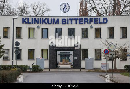 Bitterfeld Wolfen, Germania. 07th Jan 2022. Il centro benessere Bitterfeld-Wolfen. Come in altre cliniche della Sassonia-Anhalt, c'è anche un cosiddetto boccaporto per bambini. Le madri hanno così la possibilità - con impunità - di porre anonimamente i loro neonati nelle cure dei medici. Dopo la scoperta di un neonato morto e di una ragazza di poche ore a Halle, gli esperti vedono la necessità di migliorare la fornitura di informazioni sui servizi di supporto per i genitori in attesa. Credit: Jan Woitas/dpa-Zentralbild/dpa/Alamy Live News Foto Stock