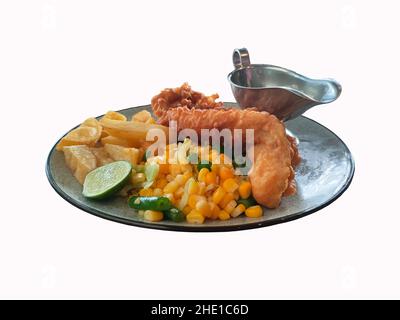 Bistecca di pesce di Dory con patatine fritte su sfondo bianco Foto Stock