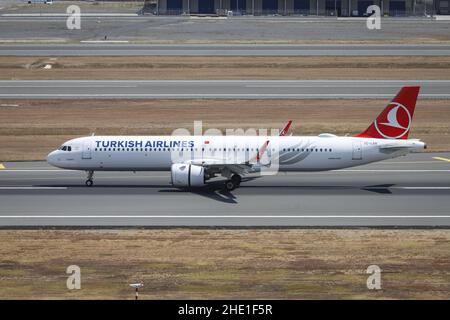 ISTANBUL, TURCHIA - 14 AGOSTO 2021: Aereo della Turkish Airlines 321-271NX (CN 9095) che atterra all'aeroporto di Istanbul. Foto Stock