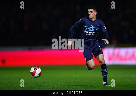 Swindon, Inghilterra, 7th gennaio 2022. João Cancelo di Manchester City durante la partita Emirates fa Cup al County Ground, Swindon. Il credito d'immagine dovrebbe leggere: Ashley Crowden / Sportimage Credit: Sportimage/Alamy Live News Foto Stock