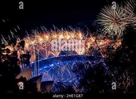 Fuochi d'artificio per la vigilia di Capodanno 2022 a Sydney Foto Stock