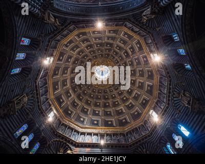 Duomo di Siena interno del Duomo o cupola in Toscana, in Italia chiamato anche Duomo di Siena Foto Stock