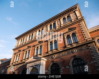 Vienna, Austria - Novembre 20 2021: MAK Museum fur Angewandte Kunst of Museum of Applied Arts Exterior. Foto Stock