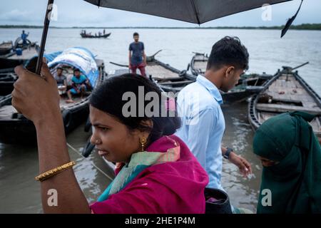 Bangladesh, Provincia di Satkhira, Pratab Nagar il 2021-10-27. Pratab Nagar villaggio gravemente colpito dal cambiamento climatico, tra cui l'aumento dei livelli di acqua, er Foto Stock