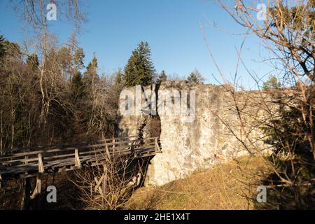 Schellenberg, Liechtenstein, 31 dicembre 2021 rovine storico vecchio castello di metà età Foto Stock