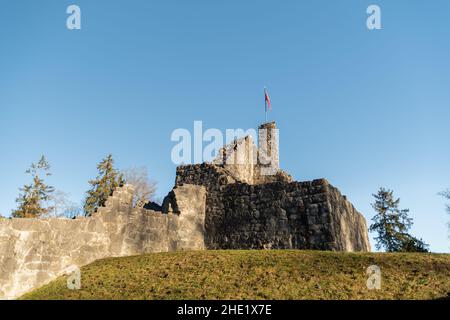 Schellenberg, Liechtenstein, 31 dicembre 2021 rovine storico vecchio castello di metà età Foto Stock