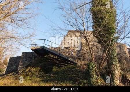 Schellenberg, Liechtenstein, 31 dicembre 2021 rovine storico vecchio castello di metà età Foto Stock