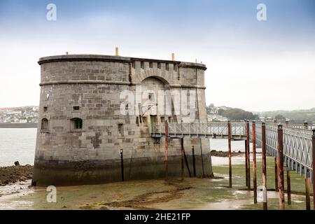 Regno Unito, Galles, Pembrokeshire, Pembroke Dock, 1851 difensive martello Tower Foto Stock