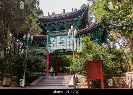 Padiglione di primavera sulla montagna della Pagoda Bianca a Lanzhou, provincia di Gansu, Cina Foto Stock