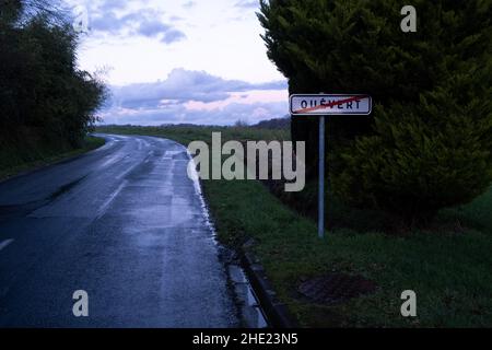 Francia, Bretagna, Quevert, 2020-12-31. Festa di Capodanno, o Saint-Sylvestre, di un gruppo di giovani durante la crisi del Covid-19 come emerg Francia Foto Stock