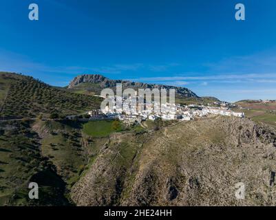 Vista del comune rurale di Cañete la Real in provincia di Malaga, Spagna Foto Stock