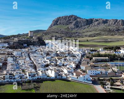 Vista del comune rurale di Cañete la Real in provincia di Malaga, Spagna Foto Stock