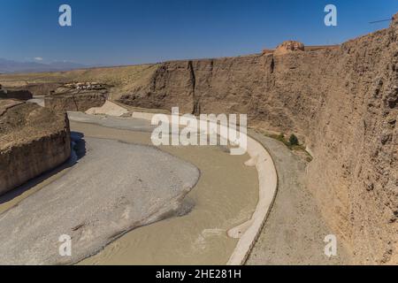 Prima torre faro della Grande Muraglia sopra il fiume Taolai vicino a Jiayuguan, provincia di Gansu, Cina Foto Stock