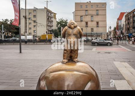 Papa Dwarf (Papa Krasnal) il primo nano che apparve nel 2001, un simbolo del movimento anti-comunista Orange alternative - Wroclaw, Polonia Foto Stock